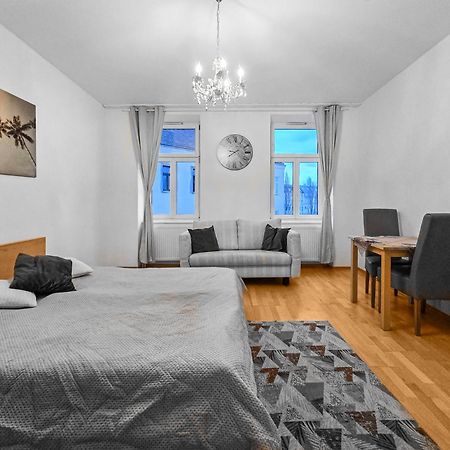 Three-Bedroom, Three King-Size Bed Retreat Wiedeń Zewnętrze zdjęcie
